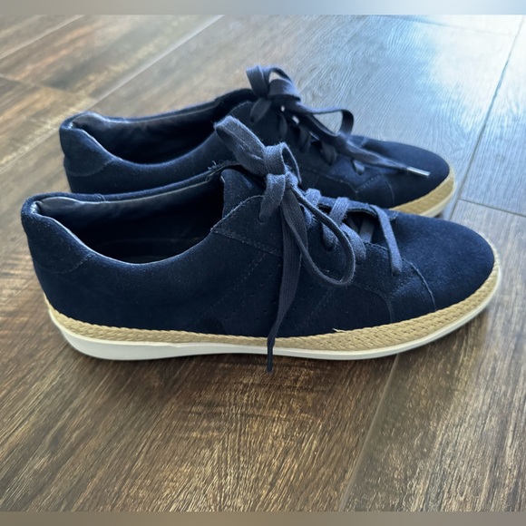 J Slides NYC Women’s Fashion Sneaker Velvet Tennis Athletic Casual Shoes 8.5 - Picture 2 of 10